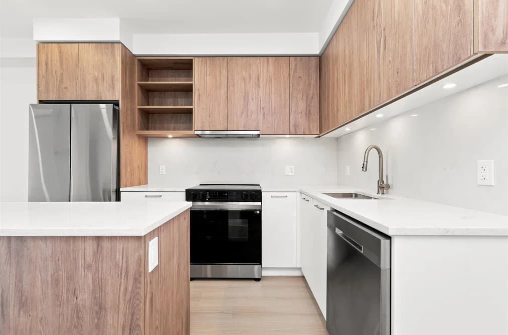 416 82 FIRST STREET, New Westminster, BC — Residential for Sale - Photo 2