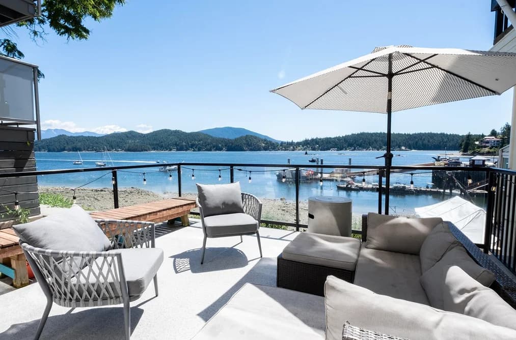 416 MARINE DRIVE, Gibsons, BC — Residential for Sale - Main Photo