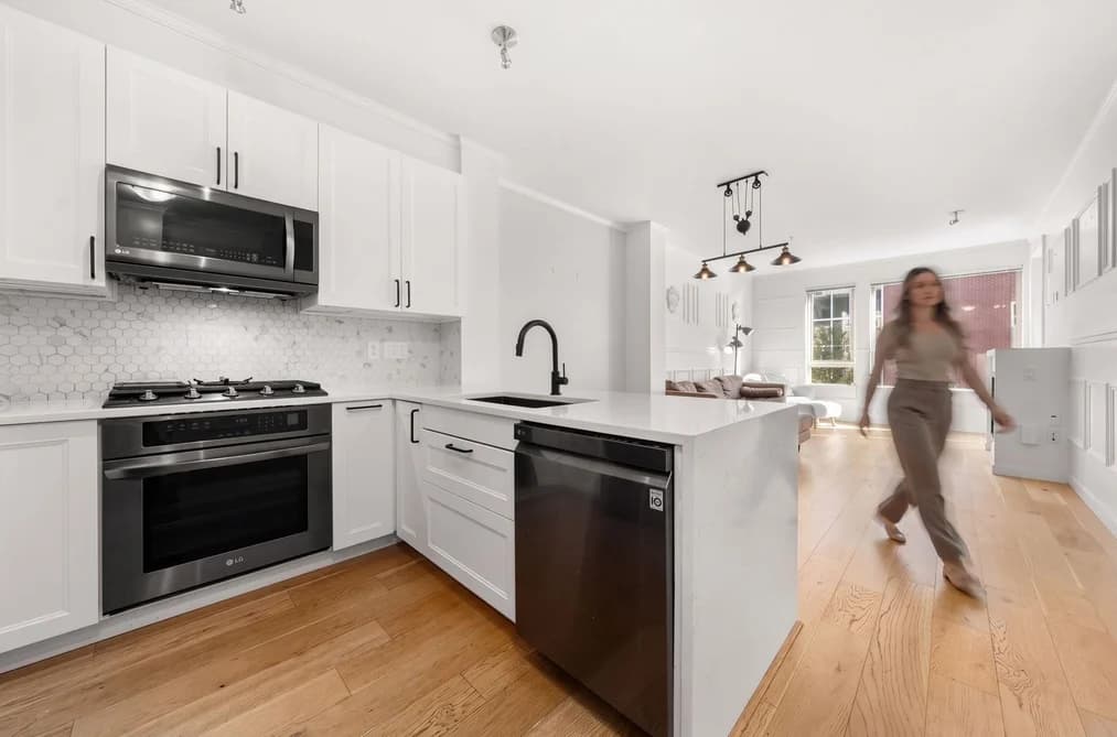 417 119 W 22ND STREET, North Vancouver, BC — Residential for Sale - Main Photo