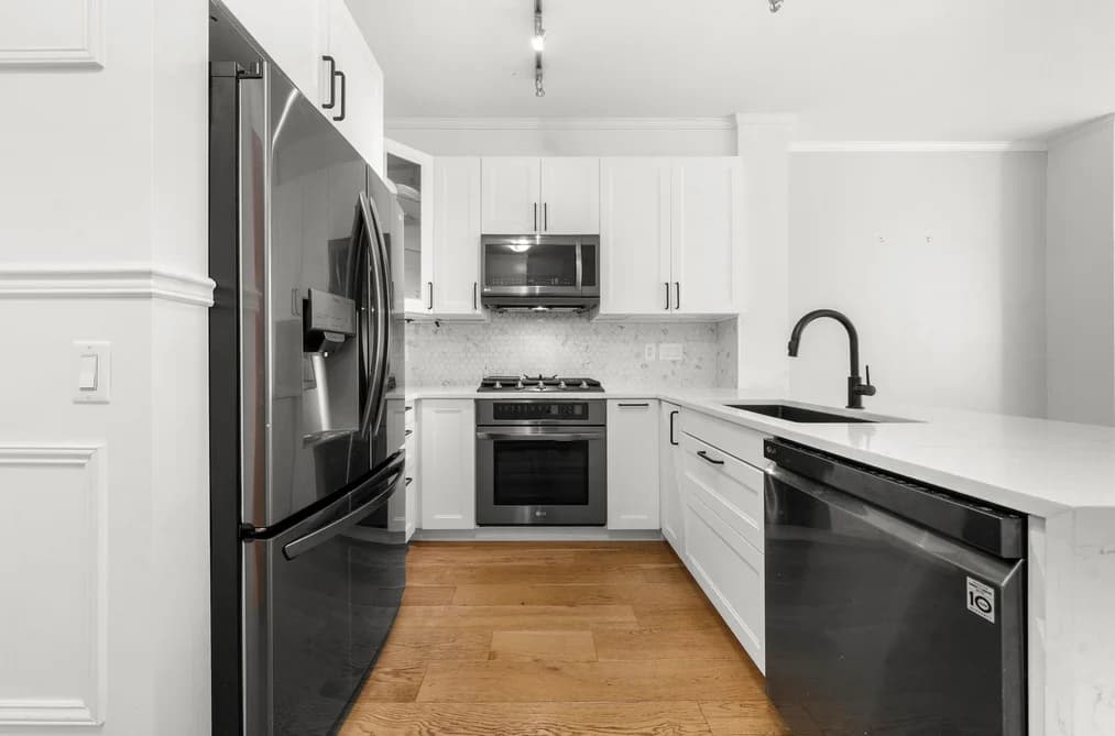 417 119 W 22ND STREET, North Vancouver, BC — Residential for Sale - Photo 2