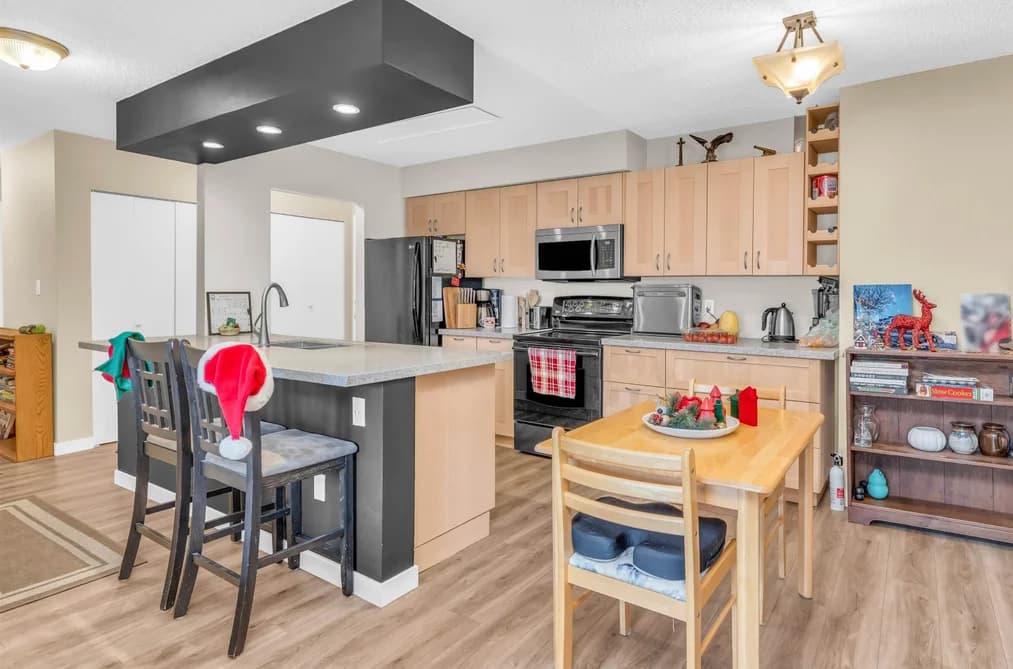 417 1210 PACIFIC STREET, Coquitlam, BC — Residential for Sale - Photo 2