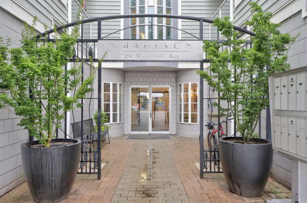 417 2929 W 4TH AVENUE, Vancouver, BC — Residential for Sale - Photo 2