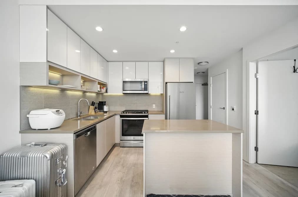 418 8850 UNIVERSITY CRESCENT, Burnaby, BC — Residential for Sale - Main Photo