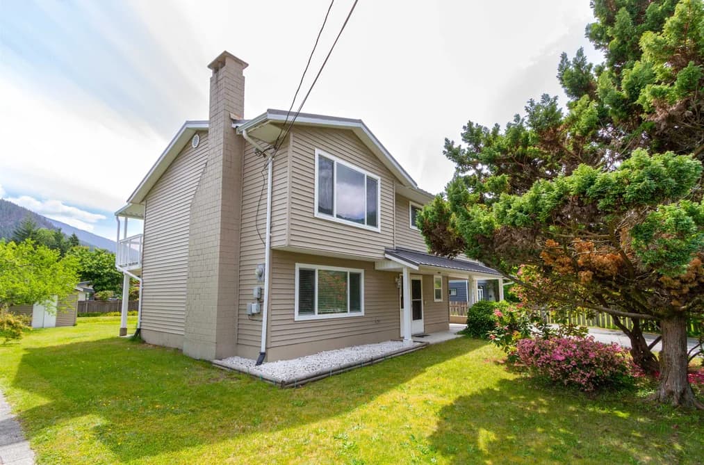 41818 BIRKEN ROAD, Squamish, BC — Residential for Sale - Photo 2