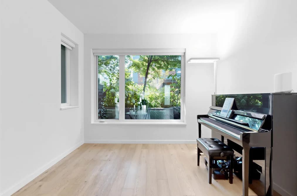 42 528 E 2ND STREET, North Vancouver, BC — Residential for Sale - Photo 2