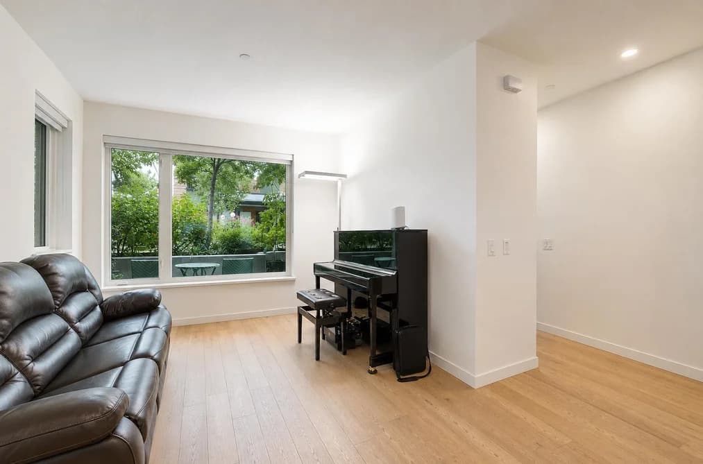 42 528 E 2ND STREET, North Vancouver, BC — Residential for Sale - Photo 2