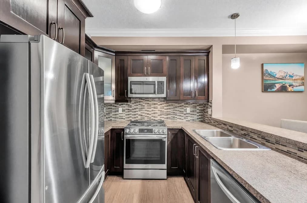 420 13897 FRASER HIGHWAY, Surrey, BC — Residential for Sale - Photo 2