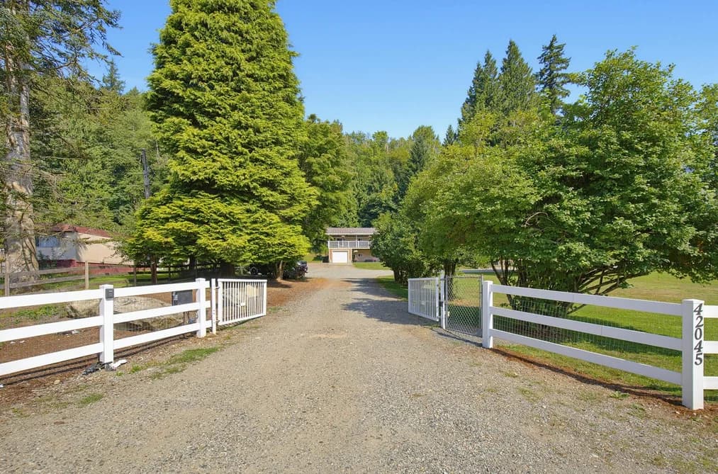 42045 HUSBAND ROAD, Mission, BC — Residential for Sale - Photo 2