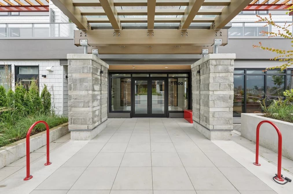 421 1500 SCOTT CRESCENT, Squamish, BC — Residential for Sale - Photo 2