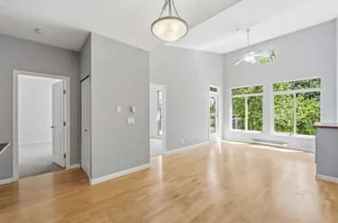 Condo for sale at 421 15385 101a Avenue Surrey British Columbia - MLS: R3136545