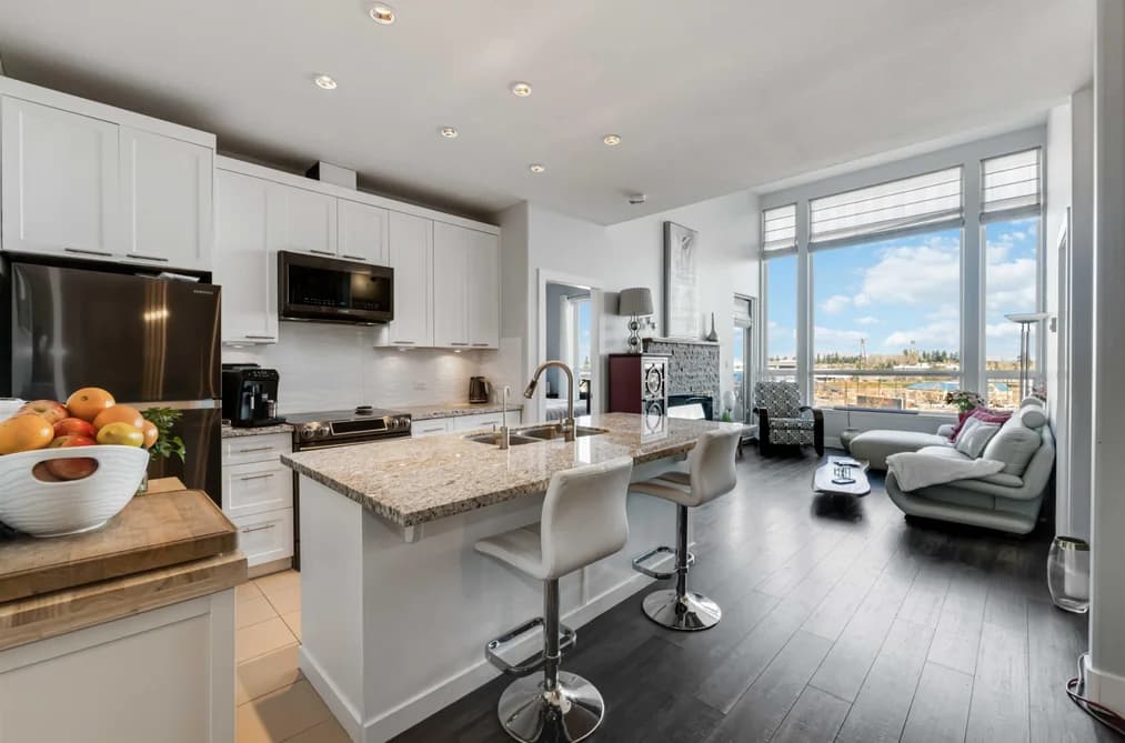 421 2970 KING GEORGE BOULEVARD, Surrey, BC — Residential for Sale - Photo 2