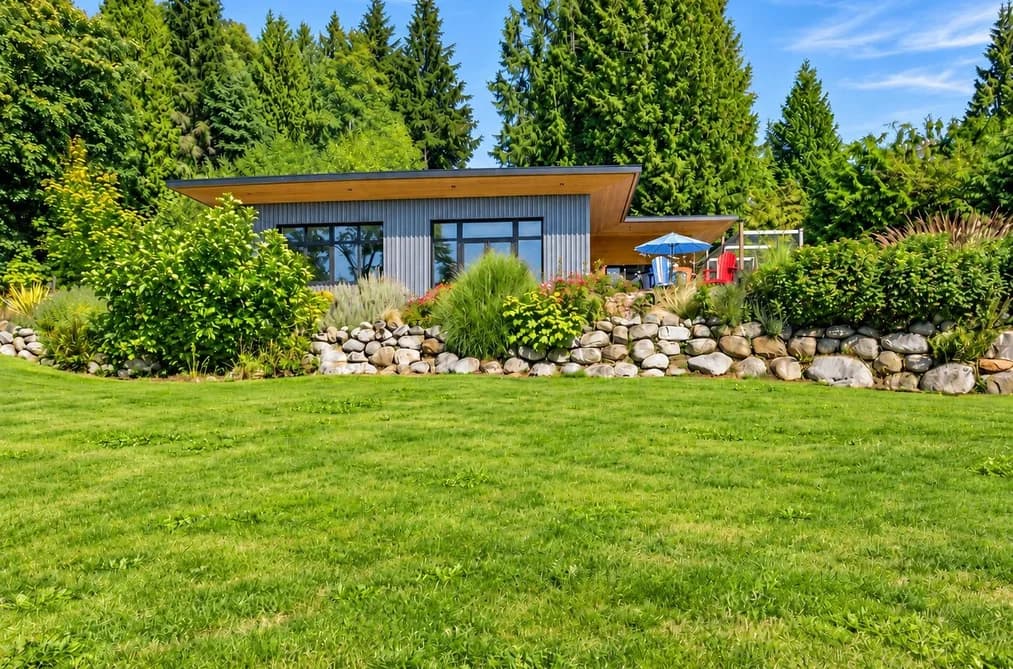 421 LAUREL STREET, Gibsons, BC — Residential for Sale - Photo 2