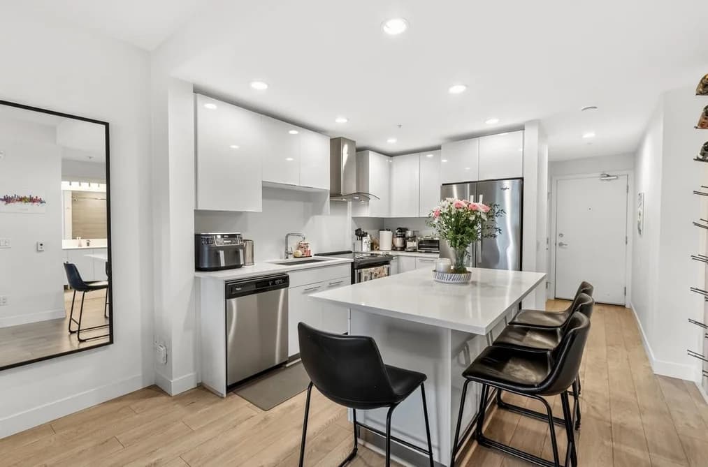 423 723 W 3RD STREET, North Vancouver, BC — Residential for Sale - Main Photo