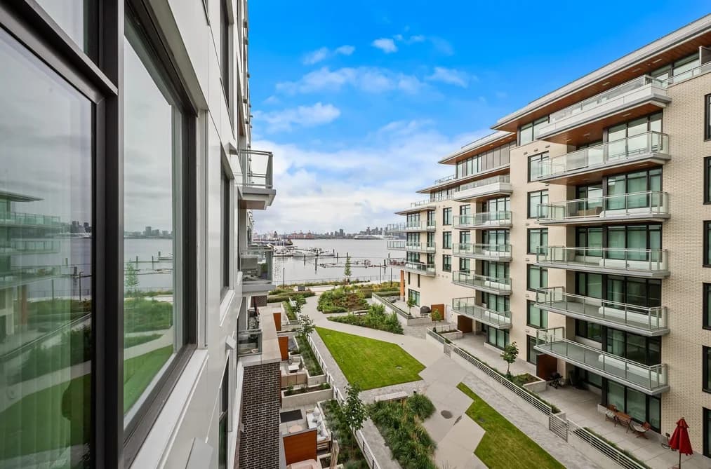 425 755 HARBOURSIDE DRIVE, North Vancouver, BC — Residential for Sale - Main Photo