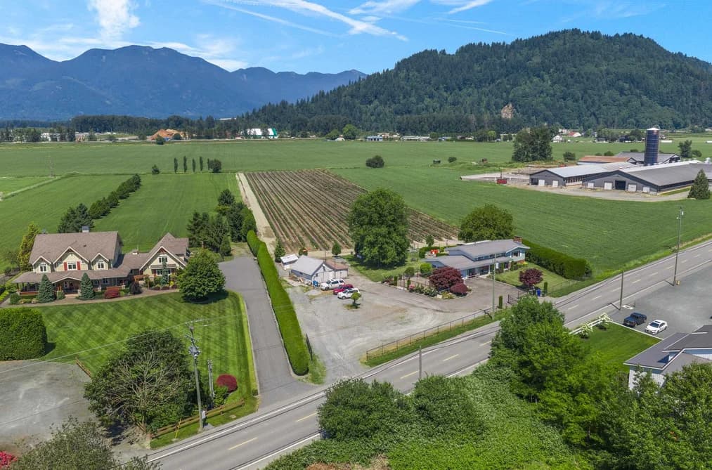 42505 YALE ROAD, Sardis - Greendale BC V2R 4J4, Sardis - Greendale, BC — Residential for Sale - Photo 2