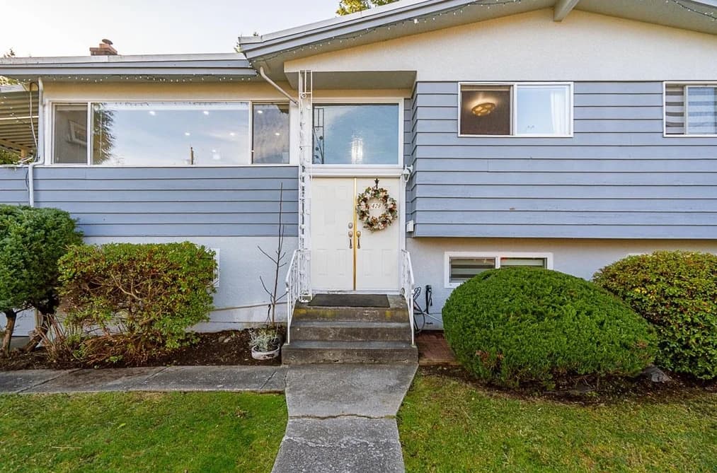 428 MIDVALE STREET, Coquitlam, BC — Residential for Sale - Photo 2