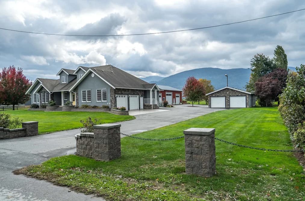 42872 SOUTH SUMAS ROAD, Chilliwack, BC — Residential for Sale - Photo 2