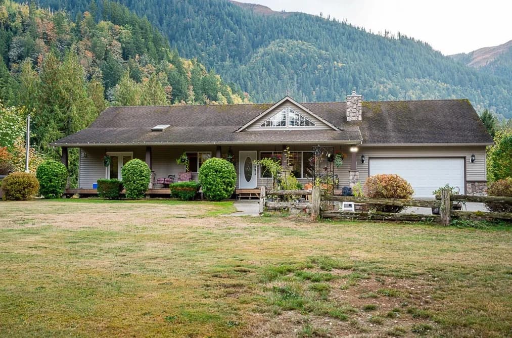 42921 FROST ROAD, Columbia Valley, BC — Residential for Sale - Photo 2