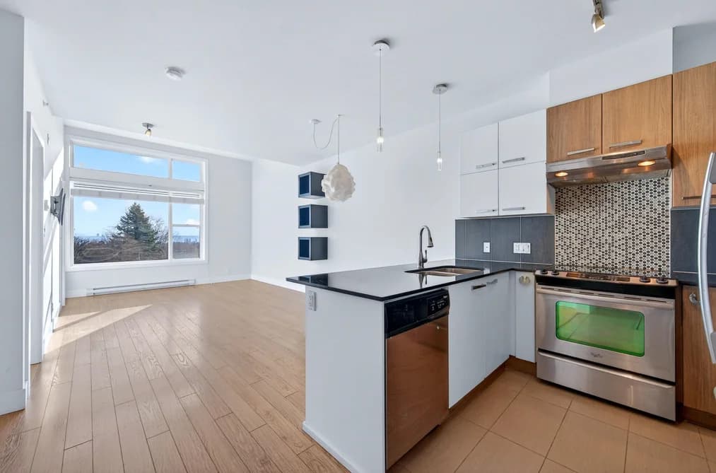 430 15956 86A AVENUE, Surrey, BC — Residential for Sale - Main Photo