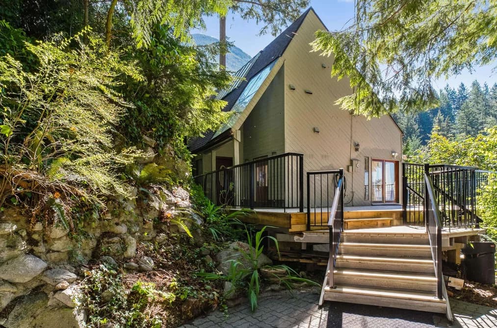 430 BAYVIEW ROAD, West Vancouver, BC — Residential for Sale - Photo 2