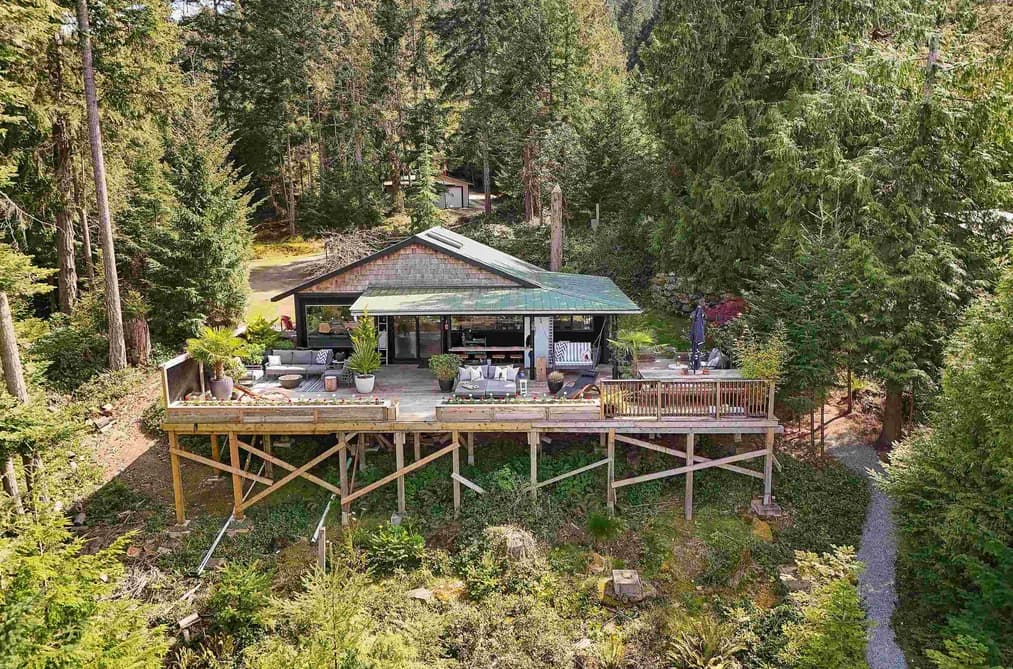 430 MCKERCHER ROAD, Mayne Island, BC — Residential for Sale - Photo 2