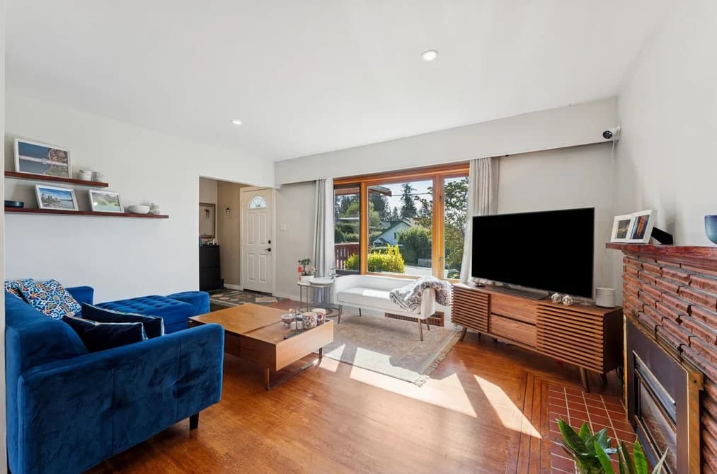 430 W KINGS ROAD, North Vancouver, BC — Residential for Sale - Photo 2