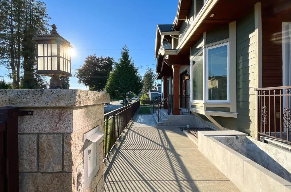 4319 GRETA STREET, Burnaby, BC — Residential for Sale - Photo 2