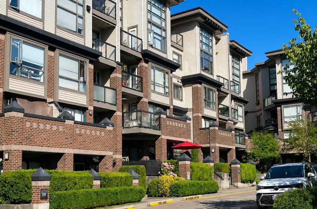 434 10838 CITY PARKWAY, Surrey, BC — Residential for Sale - Photo 2