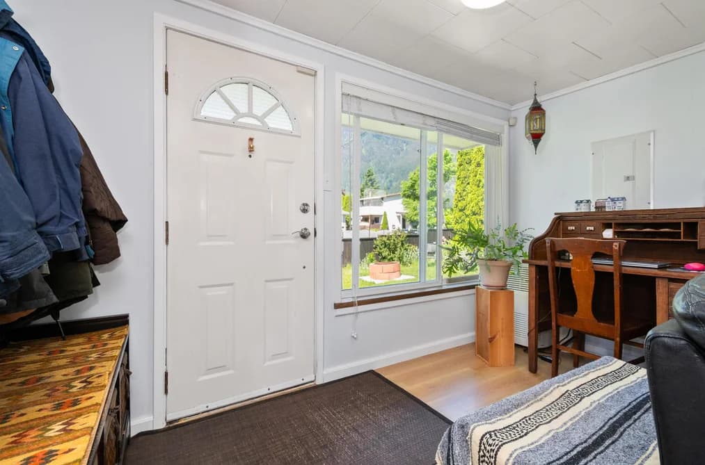 435 HEMLOCK AVENUE, Hope, BC — Residential for Sale - Photo 2