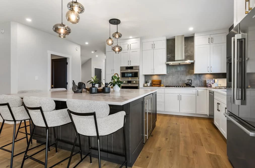 43619 BRACKEN DRIVE, Chilliwack, BC — Residential for Sale - Photo 2