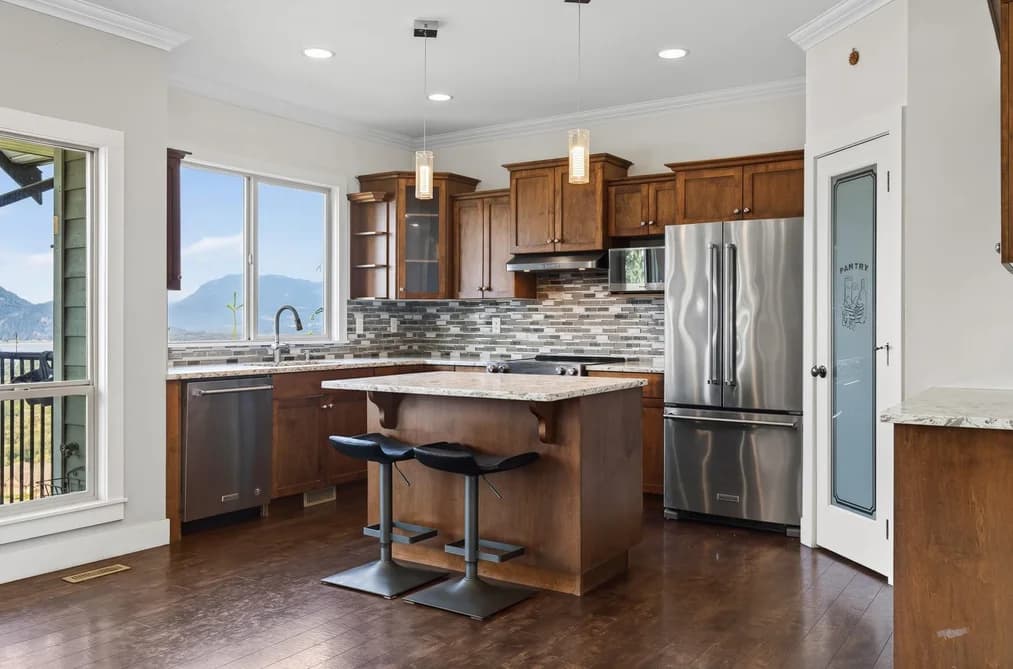 43726 ALAMEDA DRIVE, Chilliwack, BC — Residential for Sale - Photo 2
