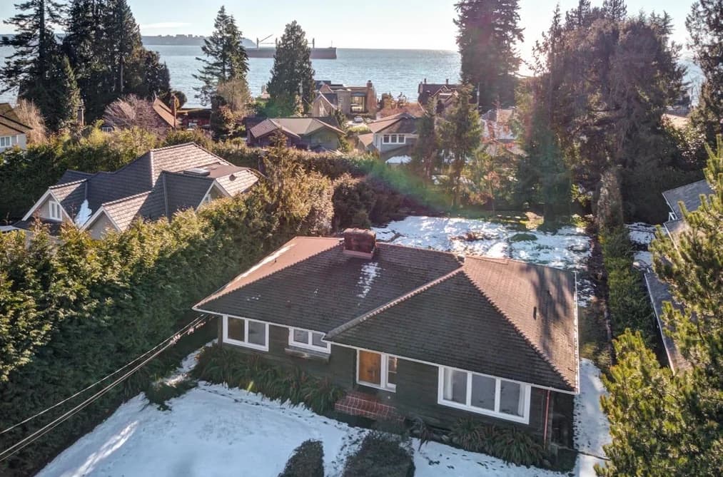 4386 ERWIN DRIVE, West Vancouver, BC — Residential for Sale - Photo 2