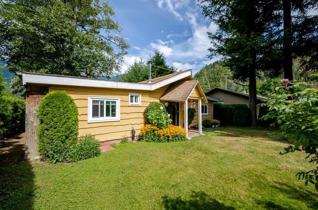 43885 CHESTNUT LANE, Mission, BC — Residential for Sale - Photo 2
