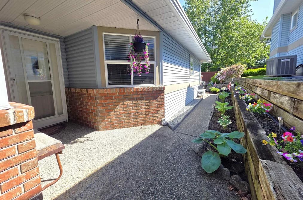 44 8889 212 STREET, Langley, BC — Residential for Sale - Photo 2