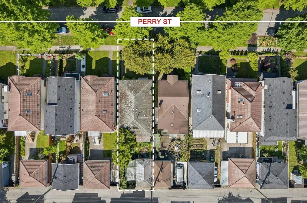 4420 PERRY STREET, Vancouver, BC — Residential for Sale - Photo 2