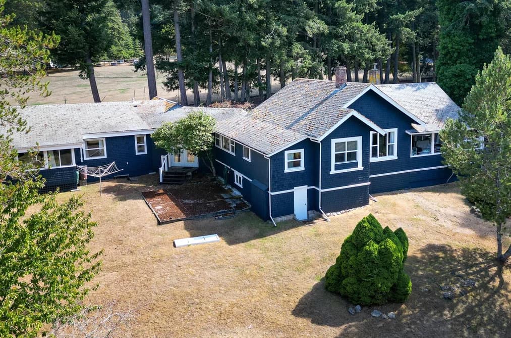 443 FERNHILL ROAD, Mayne Island, BC — Residential for Sale - Main Photo