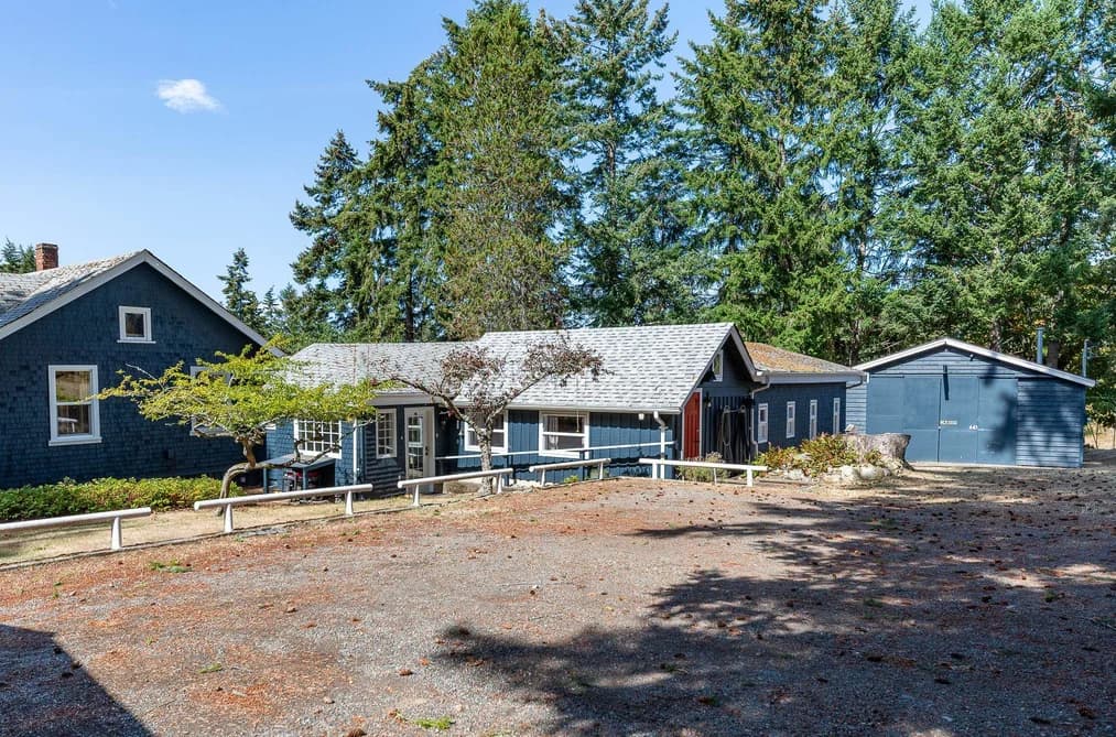 443 FERNHILL ROAD, Mayne Island, BC — Residential for Sale - Photo 2