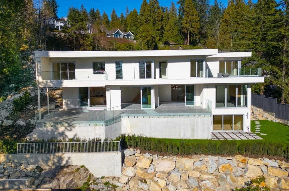 4437 PICCADILLY NORTH, West Vancouver, BC — Residential for Sale - Photo 2
