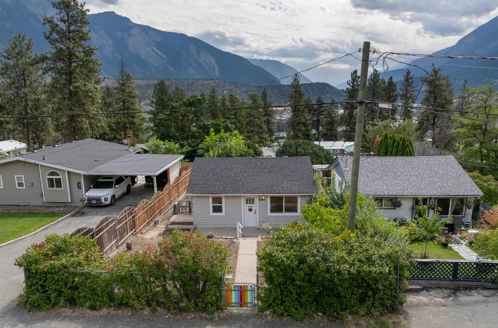 444 VICTORIA STREET, Pemberton, BC — Residential for Sale - Main Photo