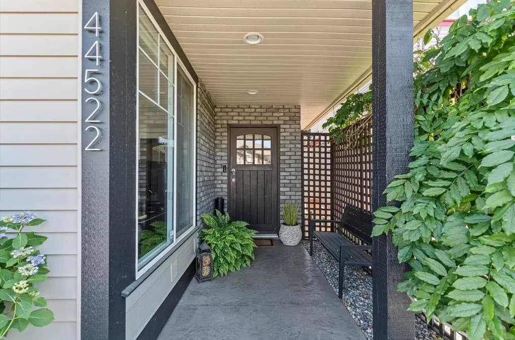 44522 MCLAREN DRIVE, Chilliwack, BC — Residential for Sale - Photo 2