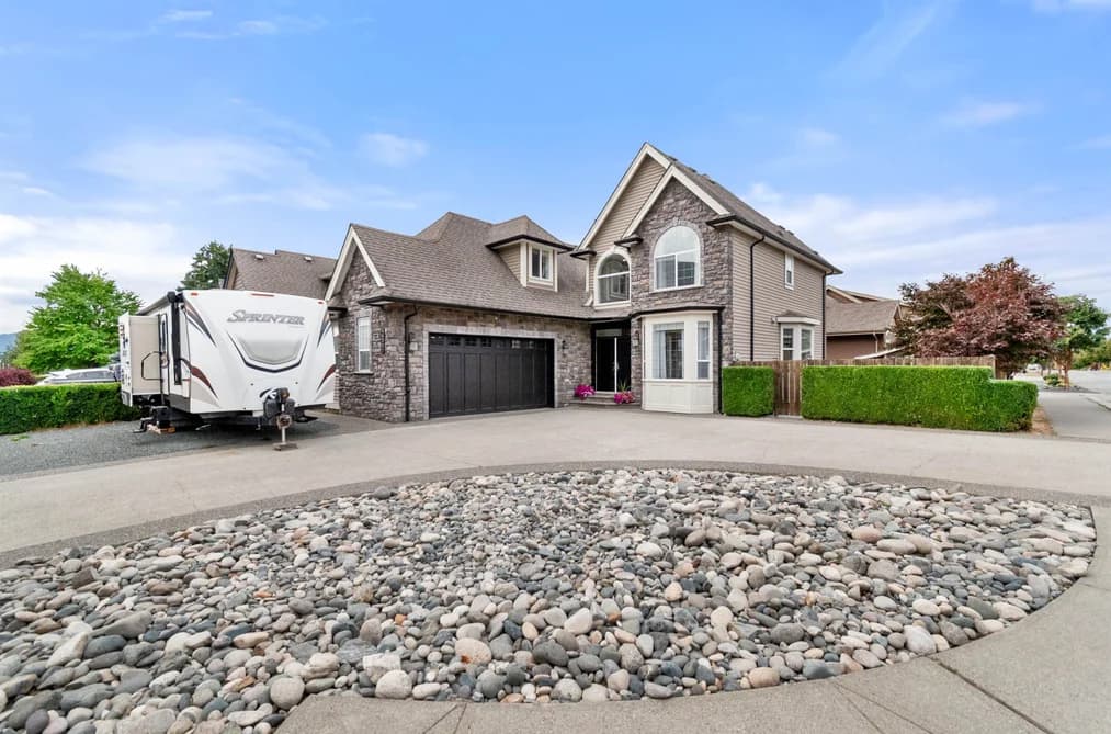 44557 BAYSHORE AVENUE, Chilliwack, BC — Residential for Sale - Main Photo