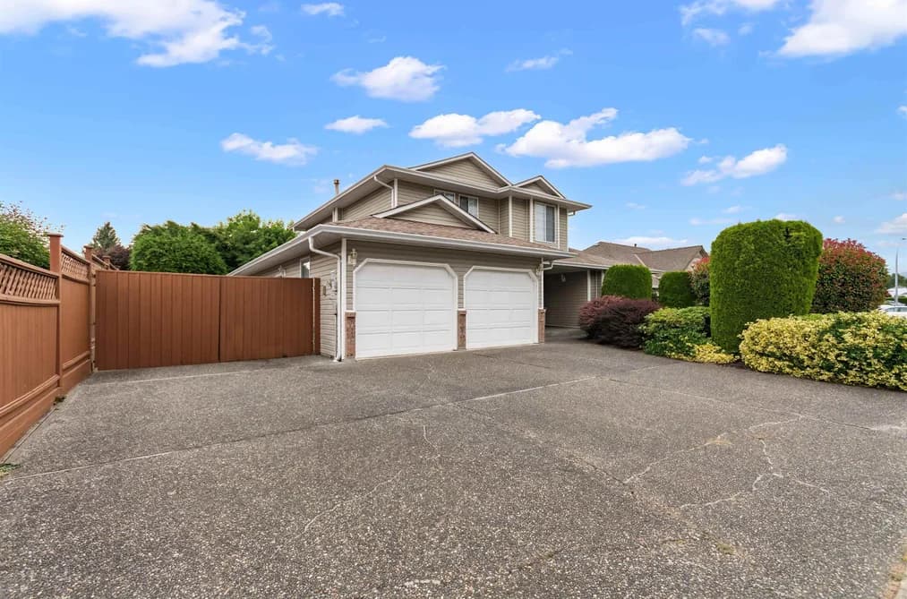 44739 CUMBERLAND AVENUE, Chilliwack, BC — Residential for Sale - Photo 2