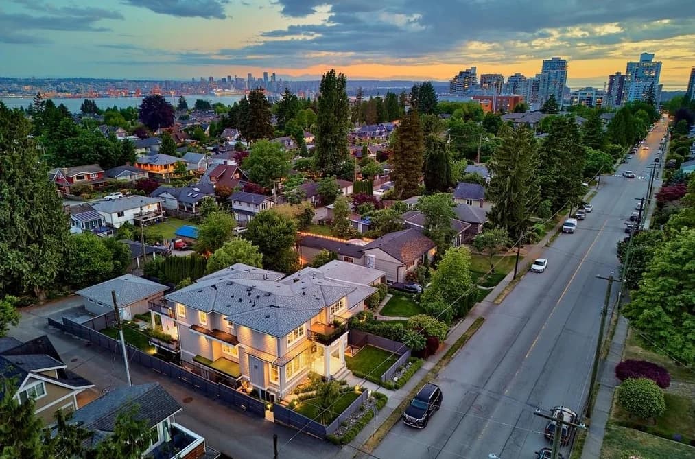 449 E 15TH STREET, North Vancouver, BC — Residential for Sale - Photo 2