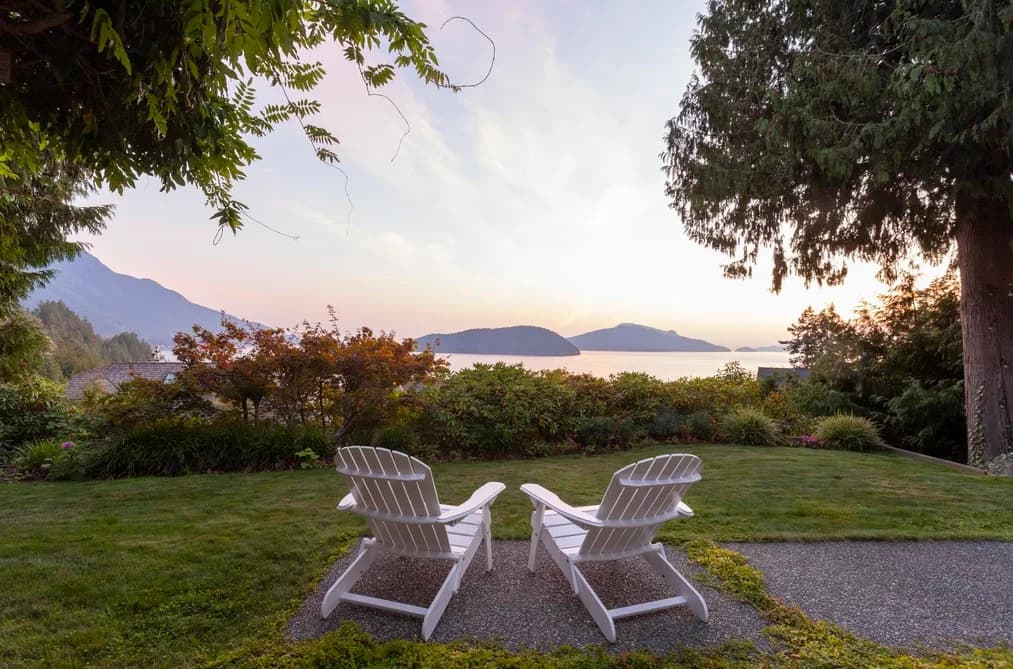 45 SWEETWATER PLACE, Lions Bay, BC — Residential for Sale - Photo 2
