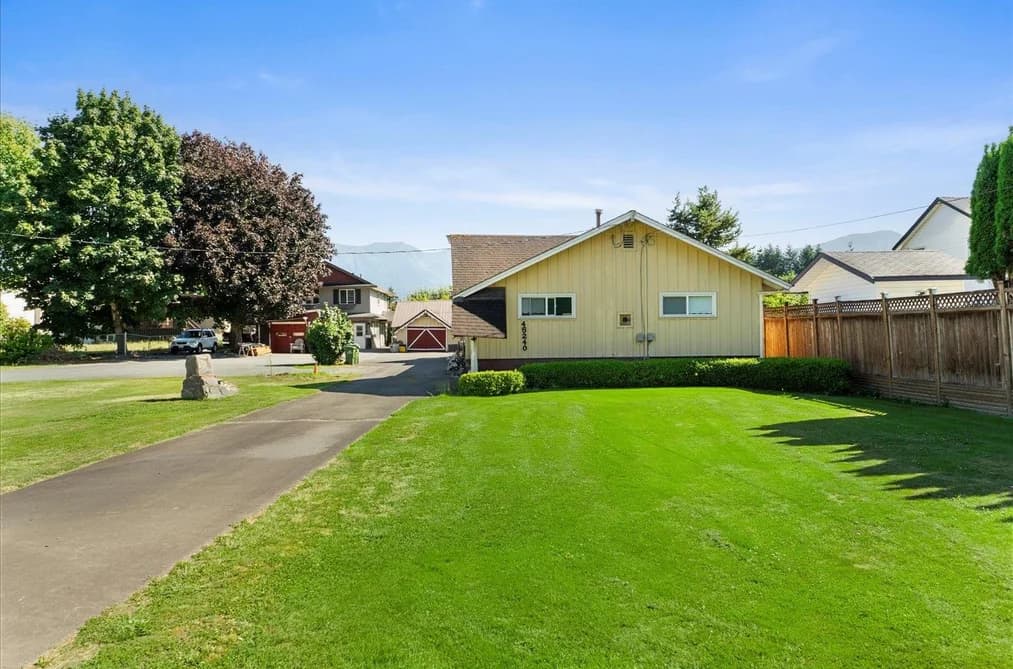 45240 SOUTH SUMAS ROAD, Chilliwack, BC — Residential for Sale - Photo 2