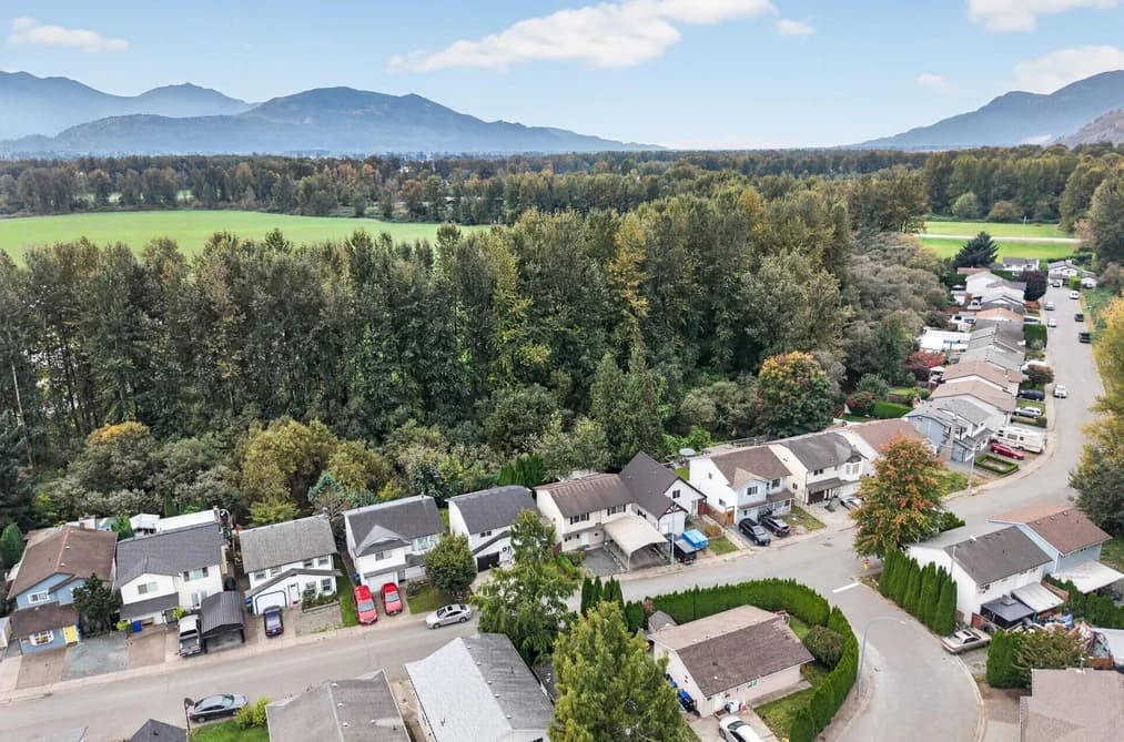 45320 CREEKSIDE DRIVE, Chilliwack, BC — Residential for Sale - Photo 2