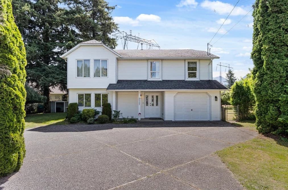 45322 BALMORAL AVENUE, Chilliwack, BC — Residential for Sale - Photo 2