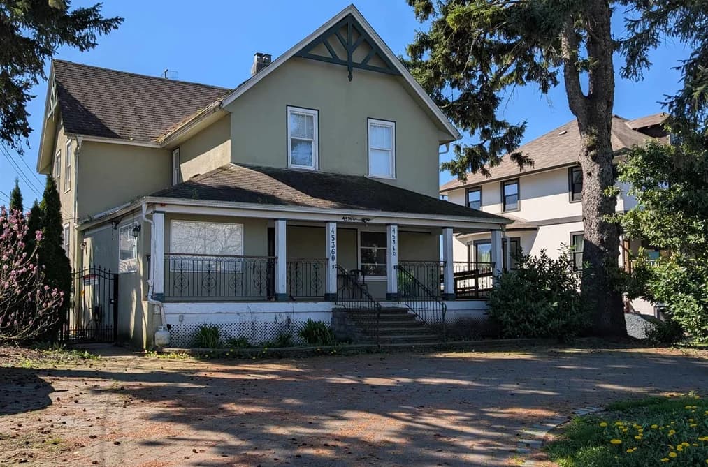 45360 HODGINS AVENUE, Chilliwack, BC — Residential for Sale - Main Photo