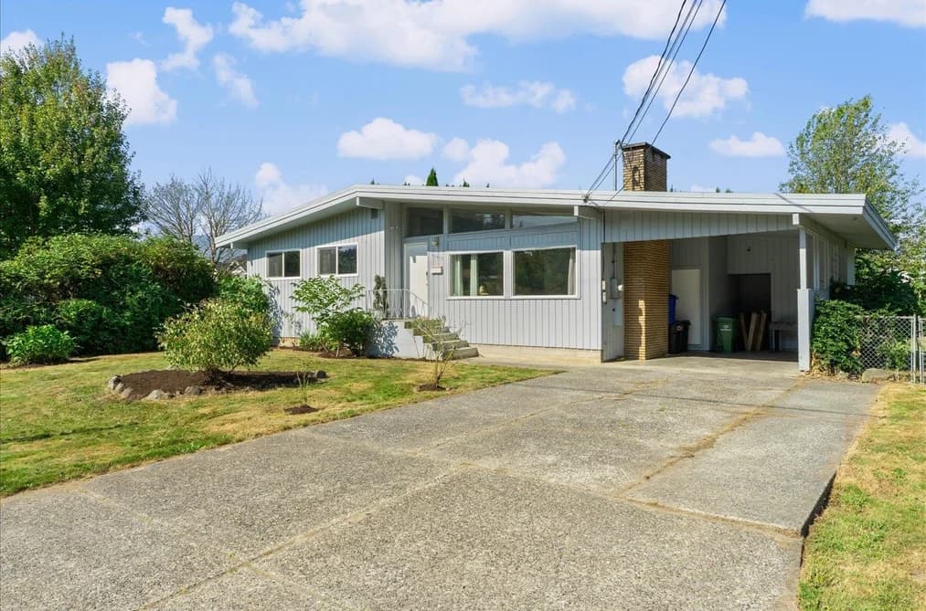 45415 BARTON AVENUE, Chilliwack, BC — Residential for Sale - Photo 2