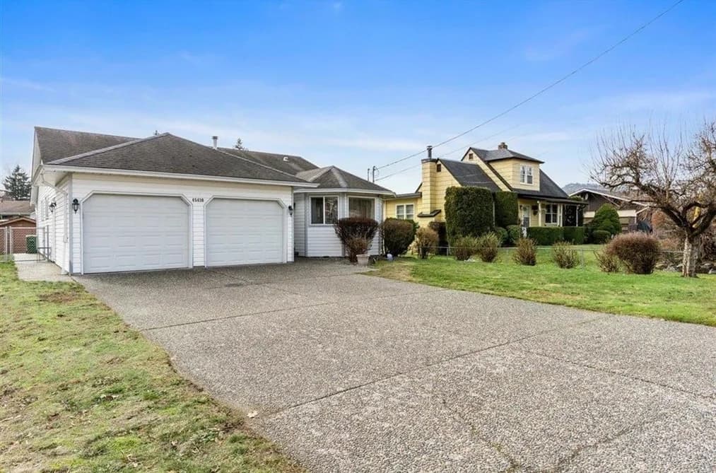 45430 BERNARD AVENUE, Chilliwack, BC — Residential for Sale - Photo 2